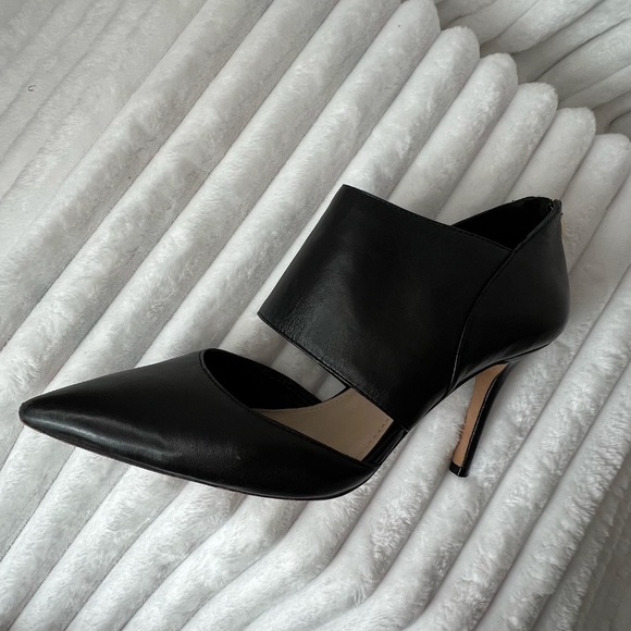 Vince Camuto Zip 3 1/2 " Heels with Penny Heel Black Size 8.5 - Picture 12 of 16